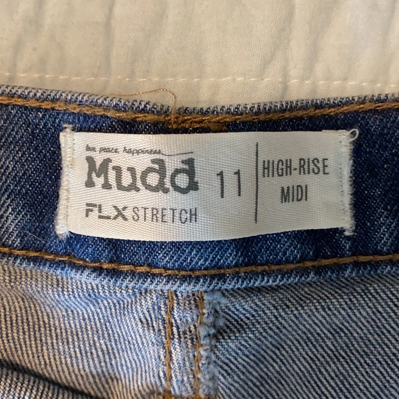 Size 11 Mudd Jean Shorts - Picture 3 of 4